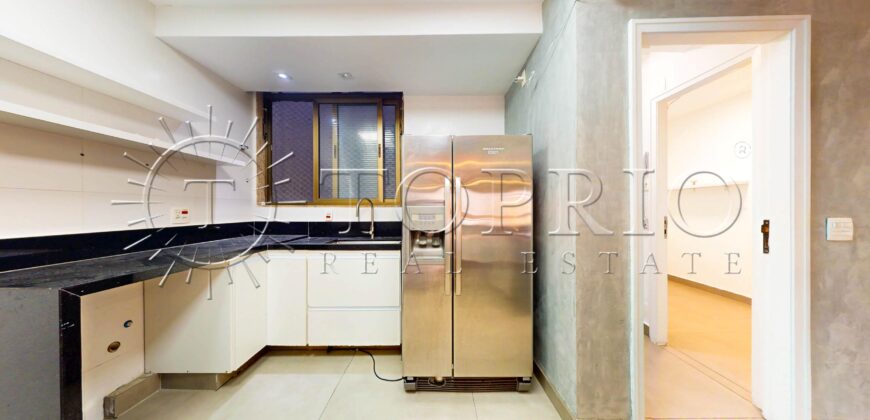 Apartamento de 272 m², silencioso e em rua excelente, no Leblon.