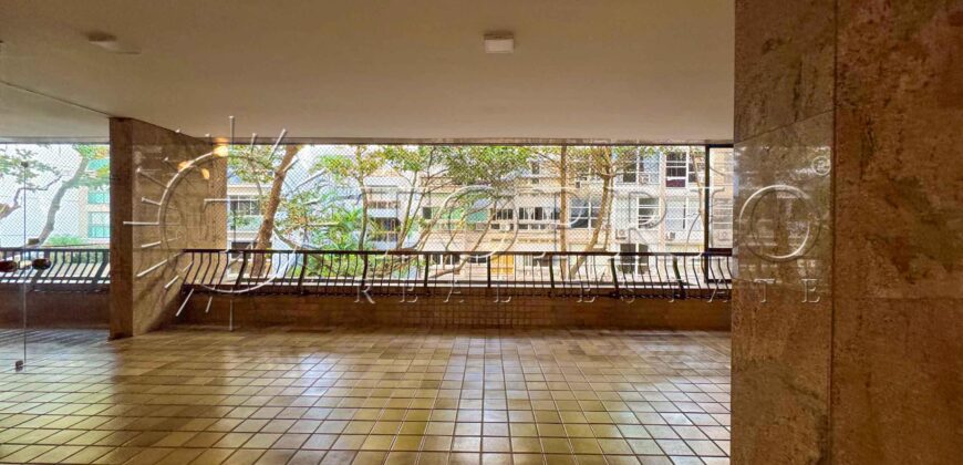 Apartamento de 272 m², silencioso e em rua excelente, no Leblon.