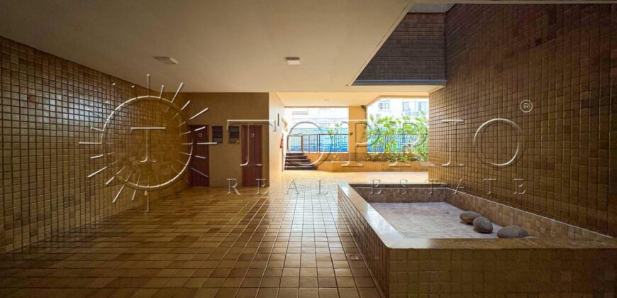 Apartamento de 272 m², silencioso e em rua excelente, no Leblon.