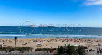 Cobertura Duplex Reformada com Vista Deslumbrante da Praia de Ipanema