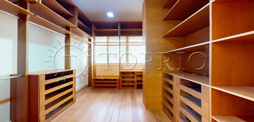 Cobertura Duplex Reformada com Vista Deslumbrante da Praia de Ipanema