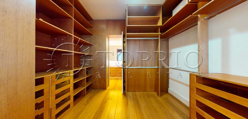 Cobertura Duplex Reformada com Vista Deslumbrante da Praia de Ipanema