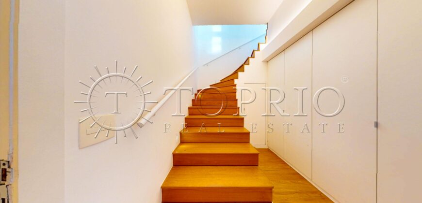 Cobertura Duplex Reformada com Vista Deslumbrante da Praia de Ipanema