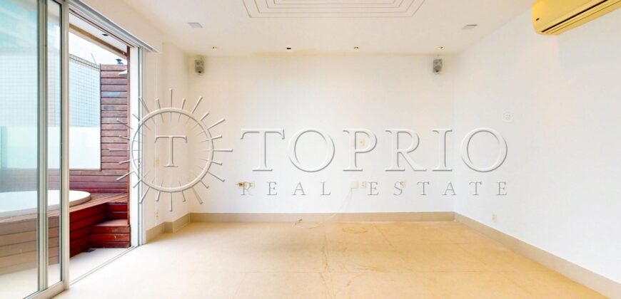 Cobertura Duplex Reformada com Vista Deslumbrante da Praia de Ipanema