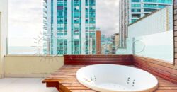 Cobertura Duplex Reformada com Vista Deslumbrante da Praia de Ipanema