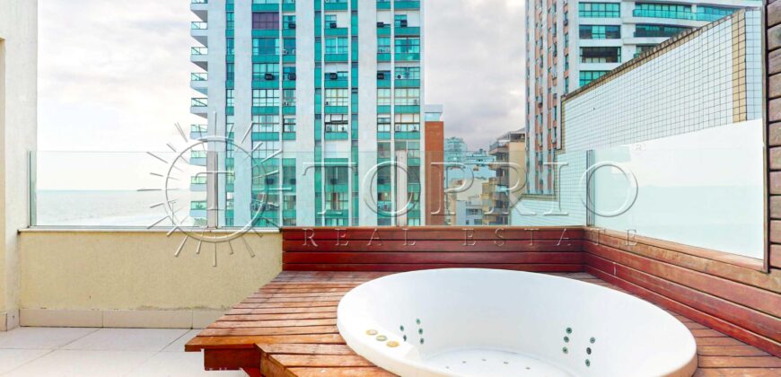 Cobertura Duplex Reformada com Vista Deslumbrante da Praia de Ipanema