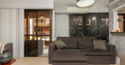 Apartamento reformado com vista para a Praia de Ipanema