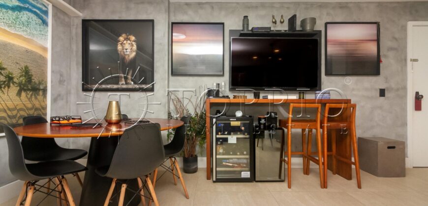 Apartamento reformado com vista para a Praia de Ipanema