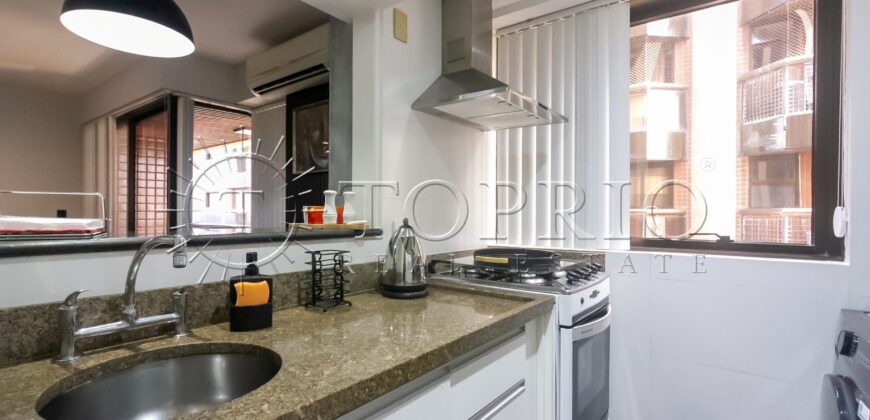 Apartamento reformado com vista para a Praia de Ipanema