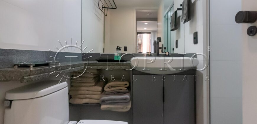 Apartamento reformado com vista para a Praia de Ipanema