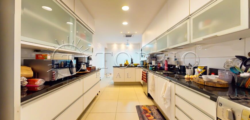 Apartamento de 261 m², silencioso, em rua nobre no Leblon.