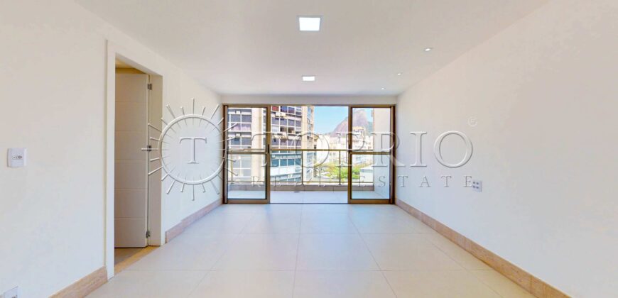 Cobertura Triplex Reformada no Leblon – Vista para o Dois Irmãos e Conforto Total