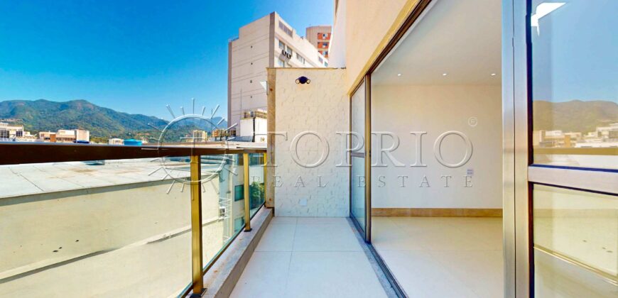 Cobertura Triplex Reformada no Leblon – Vista para o Dois Irmãos e Conforto Total