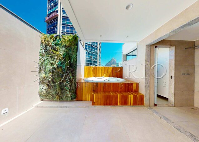 Cobertura Triplex Reformada no Leblon – Vista para o Dois Irmãos e Conforto Total