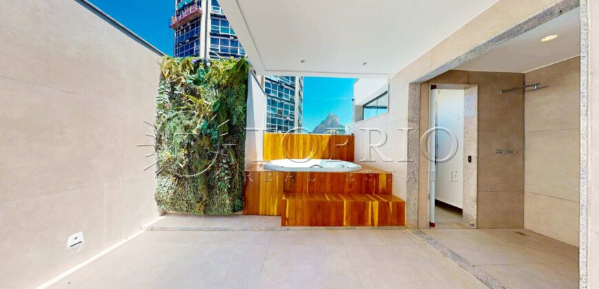 Cobertura Triplex Reformada no Leblon – Vista para o Dois Irmãos e Conforto Total