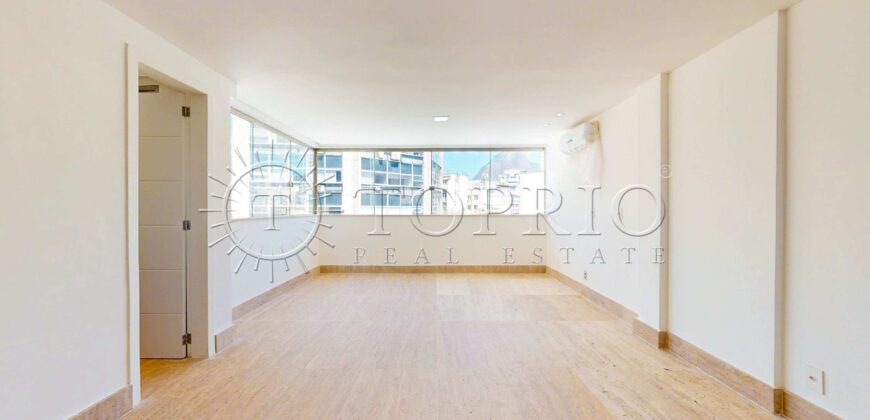 Cobertura Triplex Reformada no Leblon – Vista para o Dois Irmãos e Conforto Total