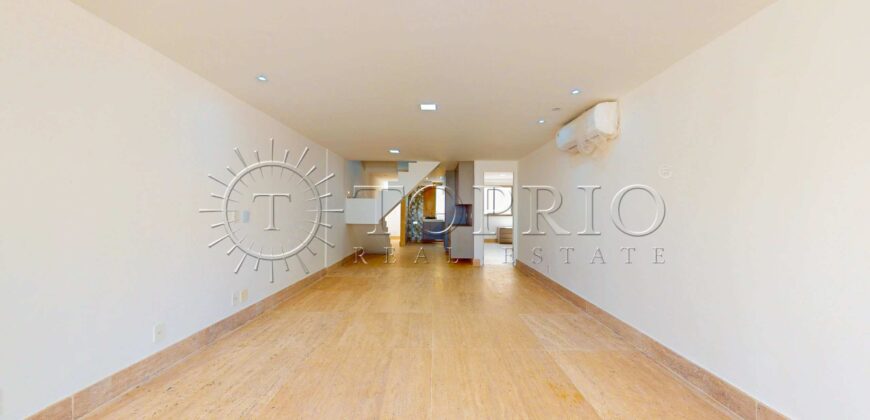 Cobertura Triplex Reformada no Leblon – Vista para o Dois Irmãos e Conforto Total