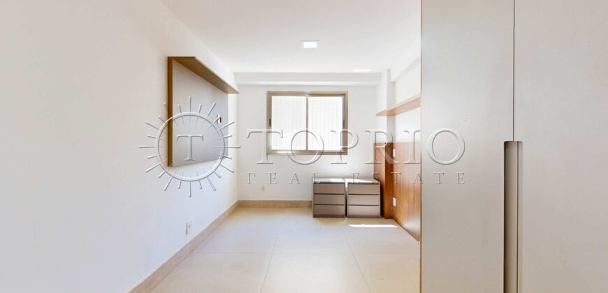 Cobertura Triplex Reformada no Leblon – Vista para o Dois Irmãos e Conforto Total