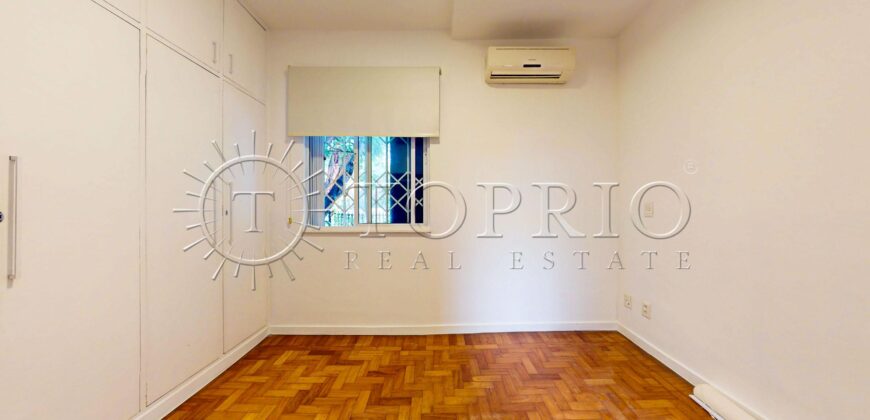 Apartamento de 140 m², silencioso e em rua excelente no Leblon