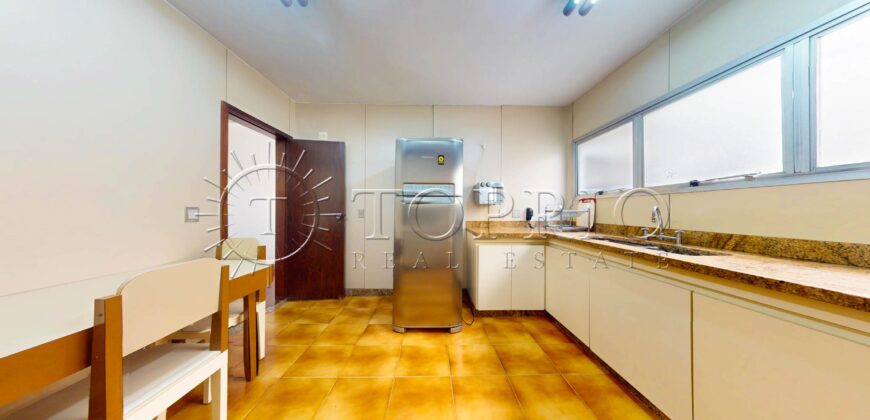 Apartamento de 134 m² em Ipanema – Andar Alto, Vista Mar e Potencial de Personalização