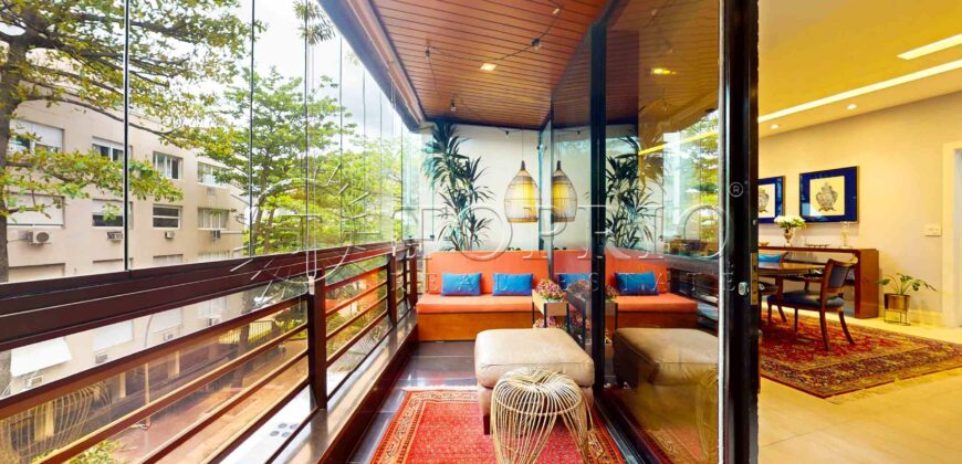Apartamento Reformado de 146 m² à Venda na Rua Vinícius de Moraes – Ipanema