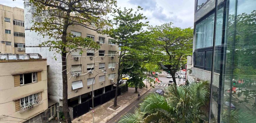 Apartamento Reformado de 146 m² à Venda na Rua Vinícius de Moraes – Ipanema