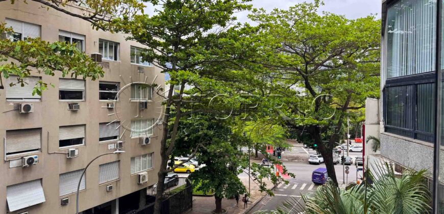 Apartamento Reformado de 146 m² à Venda na Rua Vinícius de Moraes – Ipanema