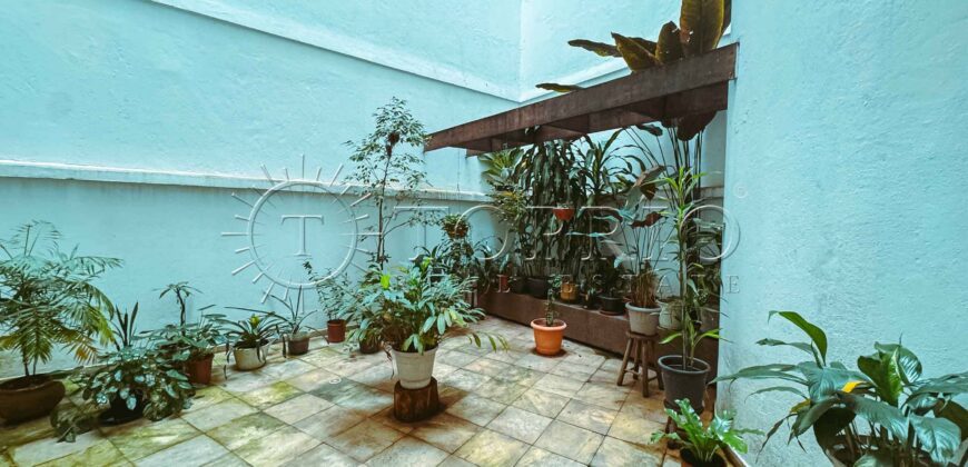 Apartamento Reformado de 146 m² à Venda na Rua Vinícius de Moraes – Ipanema