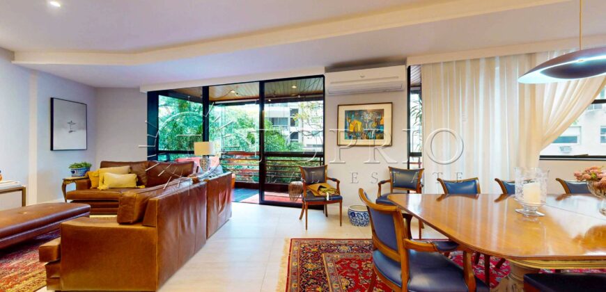Apartamento Reformado de 146 m² à Venda na Rua Vinícius de Moraes – Ipanema