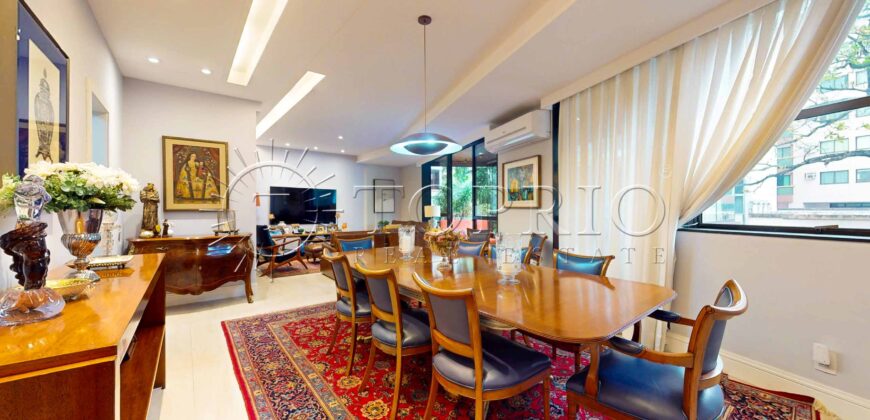 Apartamento Reformado de 146 m² à Venda na Rua Vinícius de Moraes – Ipanema