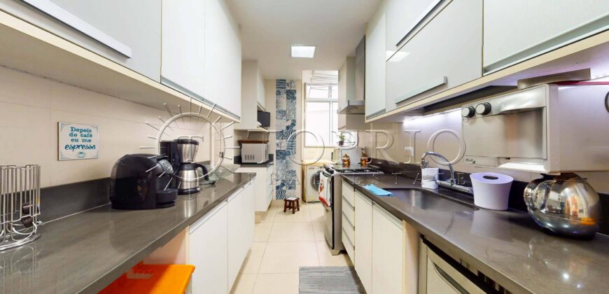 Apartamento Reformado de 146 m² à Venda na Rua Vinícius de Moraes – Ipanema