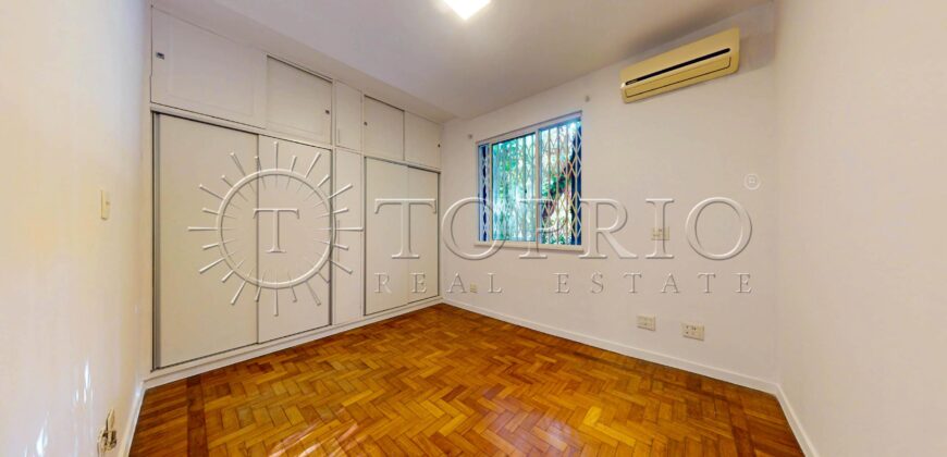 Apartamento de 140 m², silencioso e em rua excelente no Leblon