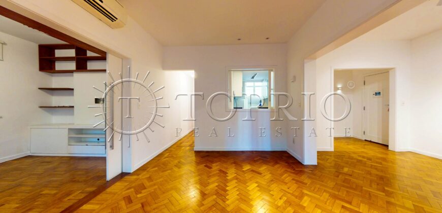 Apartamento de 140 m², silencioso e em rua excelente no Leblon
