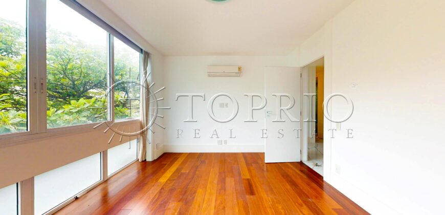 Cobertura Triplex Reformada de 415 m² em Ipanema – Rua Joana Angélica, Sol da Manhã