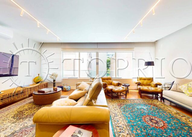 Apartamento de 200 m² reformado na Avenida Delfim Moreira