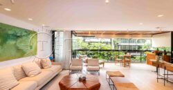 Apartamento de 212 m² na quadra da Praia do Leblon – Reformado e pronto para morar