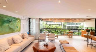 Apartamento de 212 m² na quadra da Praia do Leblon – Reformado e pronto para morar