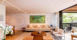 Apartamento de 212 m² na quadra da Praia do Leblon – Reformado e pronto para morar