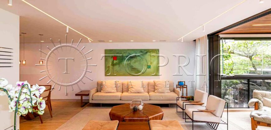 Apartamento de 212 m² na quadra da Praia do Leblon – Reformado e pronto para morar