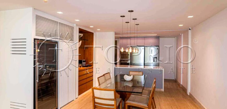 Apartamento de 212 m² na quadra da Praia do Leblon – Reformado e pronto para morar