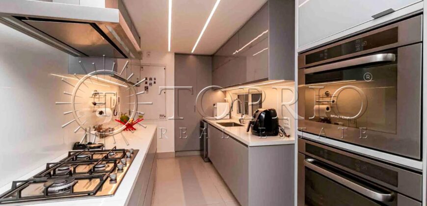 Apartamento de 212 m² na quadra da Praia do Leblon – Reformado e pronto para morar