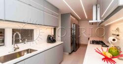 Apartamento de 212 m² na quadra da Praia do Leblon – Reformado e pronto para morar