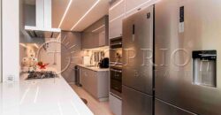 Apartamento de 212 m² na quadra da Praia do Leblon – Reformado e pronto para morar