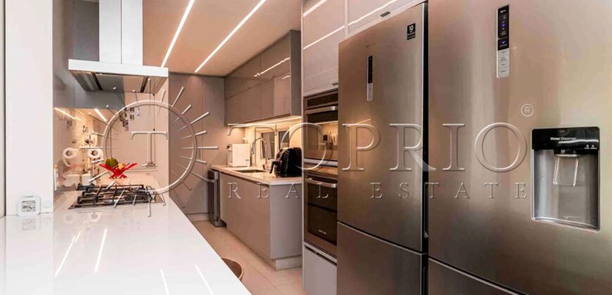 Apartamento de 212 m² na quadra da Praia do Leblon – Reformado e pronto para morar