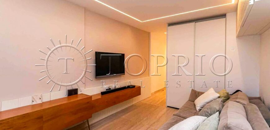 Apartamento de 212 m² na quadra da Praia do Leblon – Reformado e pronto para morar