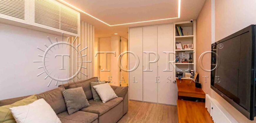 Apartamento de 212 m² na quadra da Praia do Leblon – Reformado e pronto para morar