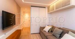 Apartamento de 212 m² na quadra da Praia do Leblon – Reformado e pronto para morar