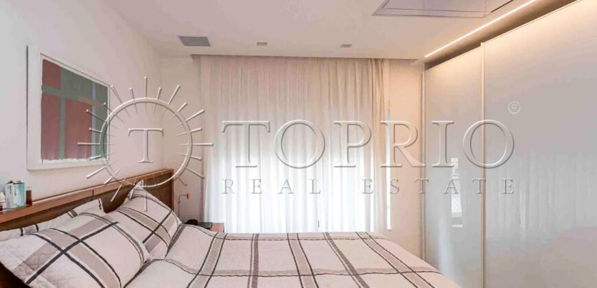 Apartamento de 212 m² na quadra da Praia do Leblon – Reformado e pronto para morar