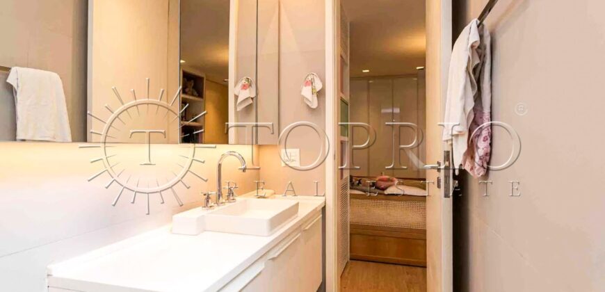 Apartamento de 212 m² na quadra da Praia do Leblon – Reformado e pronto para morar