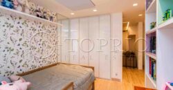 Apartamento de 212 m² na quadra da Praia do Leblon – Reformado e pronto para morar